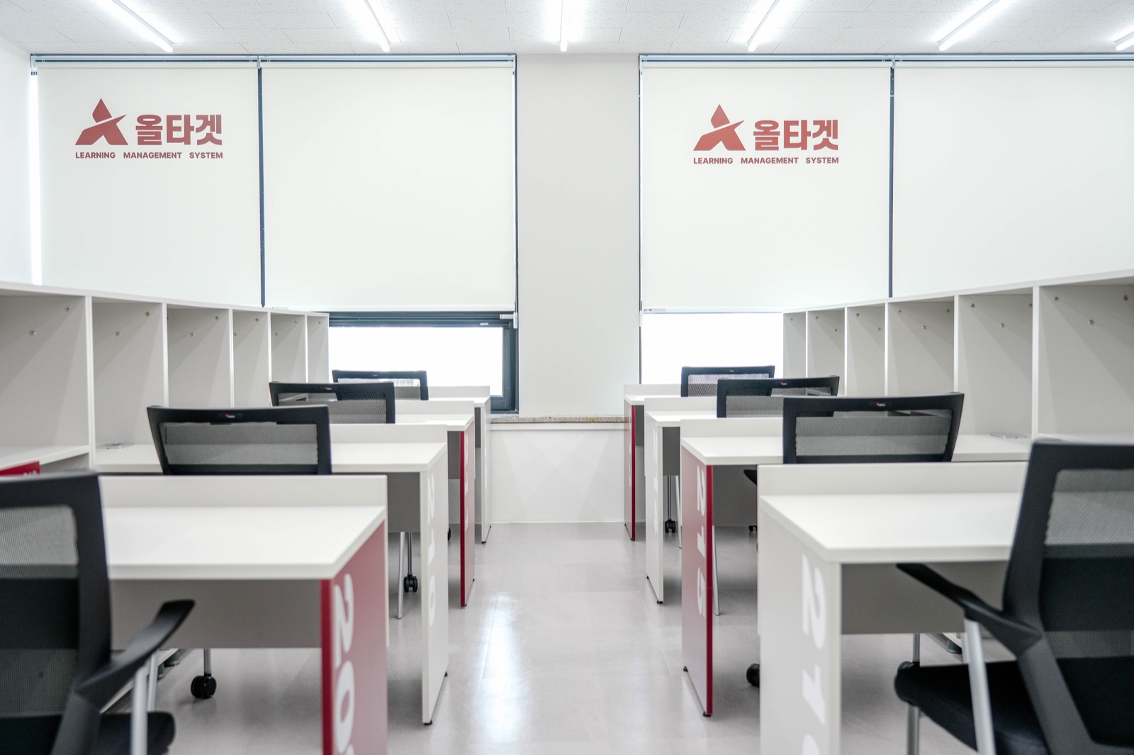 THinKers 2관 — 정면에서 본 오픈 열람실 좌석 배열